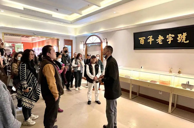 设计学院校友带领师生走进百年老字号汪玉霞开展访企拓岗活动